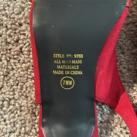 Red Heels - Picture 4 of 4